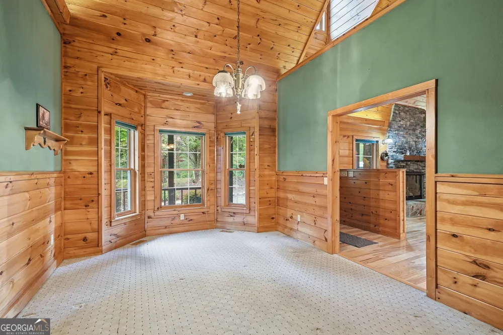 1347 Ivylog DR Blairsville, GA 30512