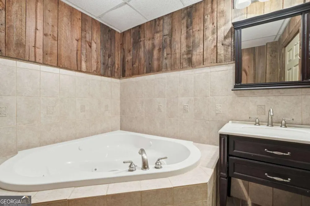 946 Laurel CIR Blue Ridge, GA 30513
