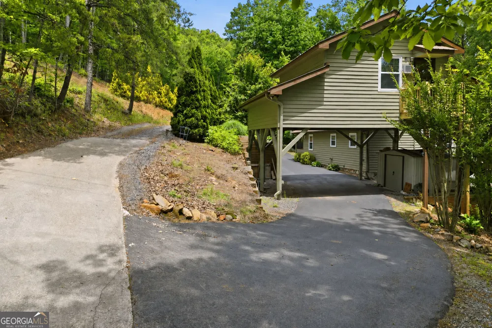 946 Laurel CIR Blue Ridge, GA 30513
