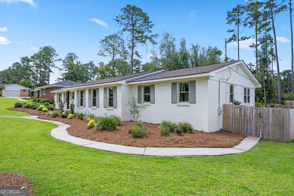 1203 Lakeview DR Valdosta, GA 31602