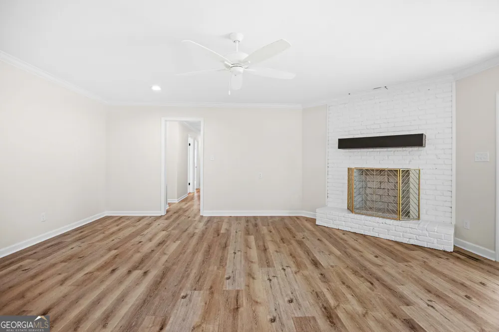 1203 Lakeview DR Valdosta, GA 31602