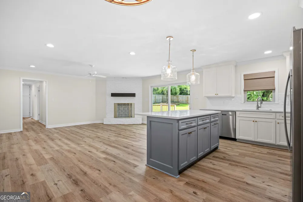 1203 Lakeview DR Valdosta, GA 31602
