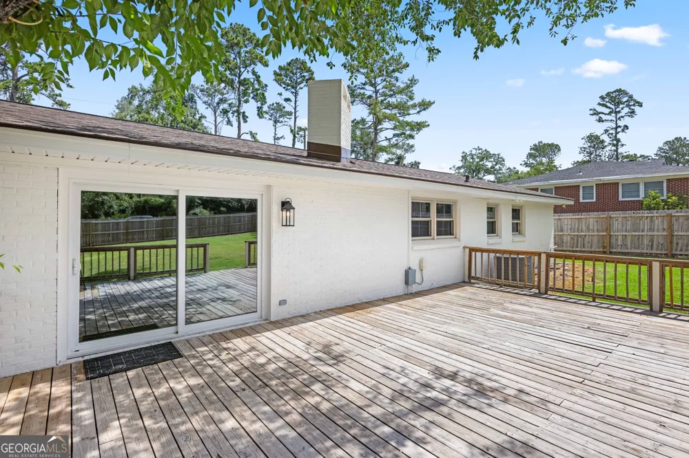 1203 Lakeview DR Valdosta, GA 31602