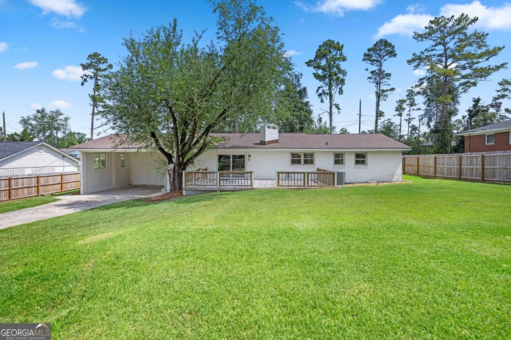 1203 Lakeview DR Valdosta, GA 31602