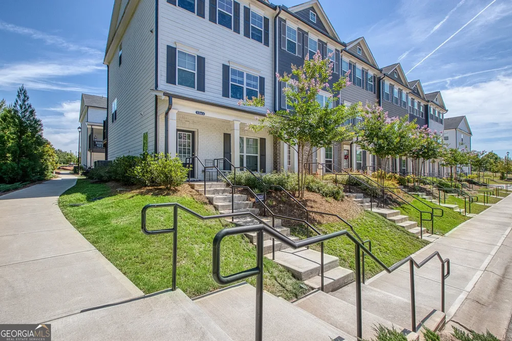 12 Silver LN Newnan, GA 30265