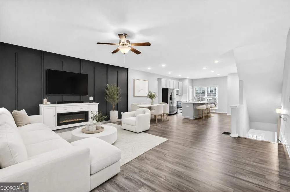 12 Silver LN Newnan, GA 30265