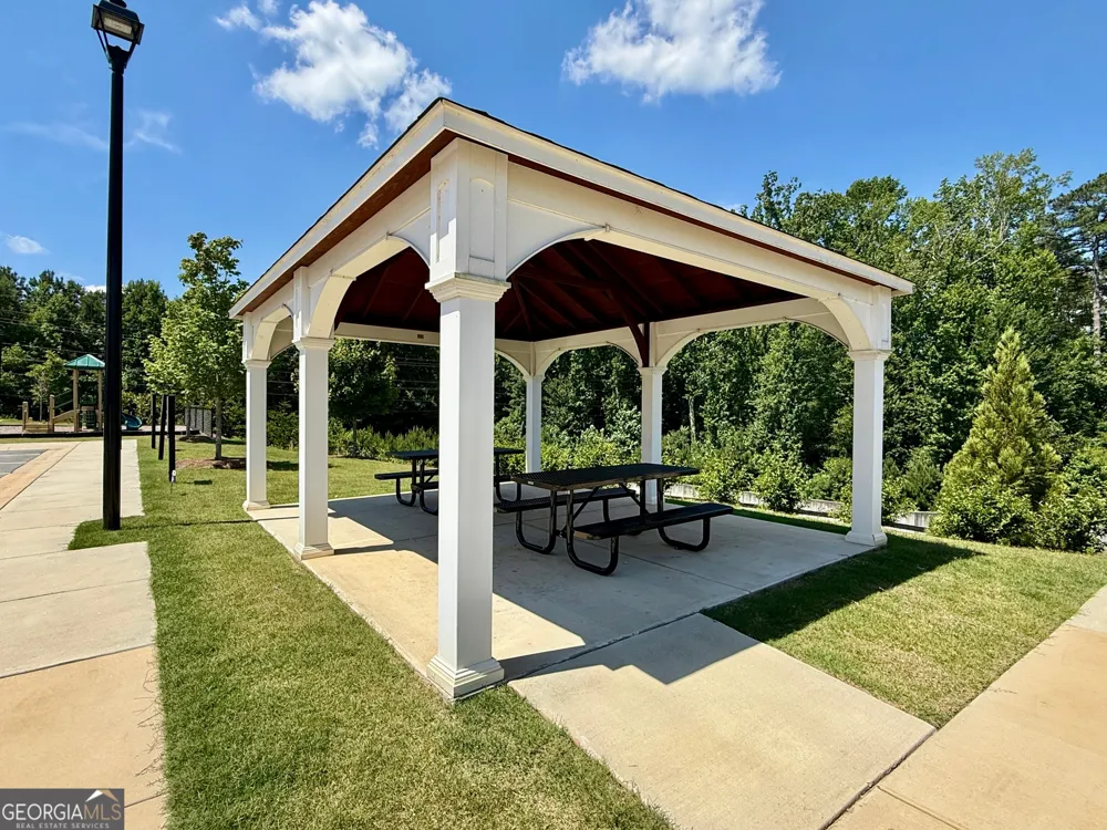 12 Silver LN Newnan, GA 30265