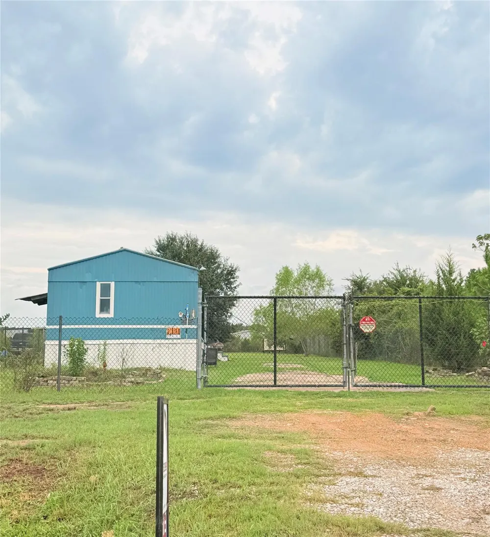 747 Road 5210 Cleveland, TX 77327