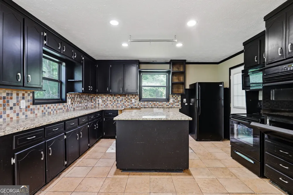 819 Tramore CT Powder Springs, GA 30127