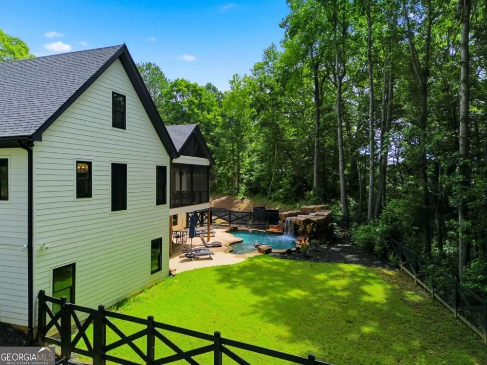 650 Avery RD Canton, GA 30115