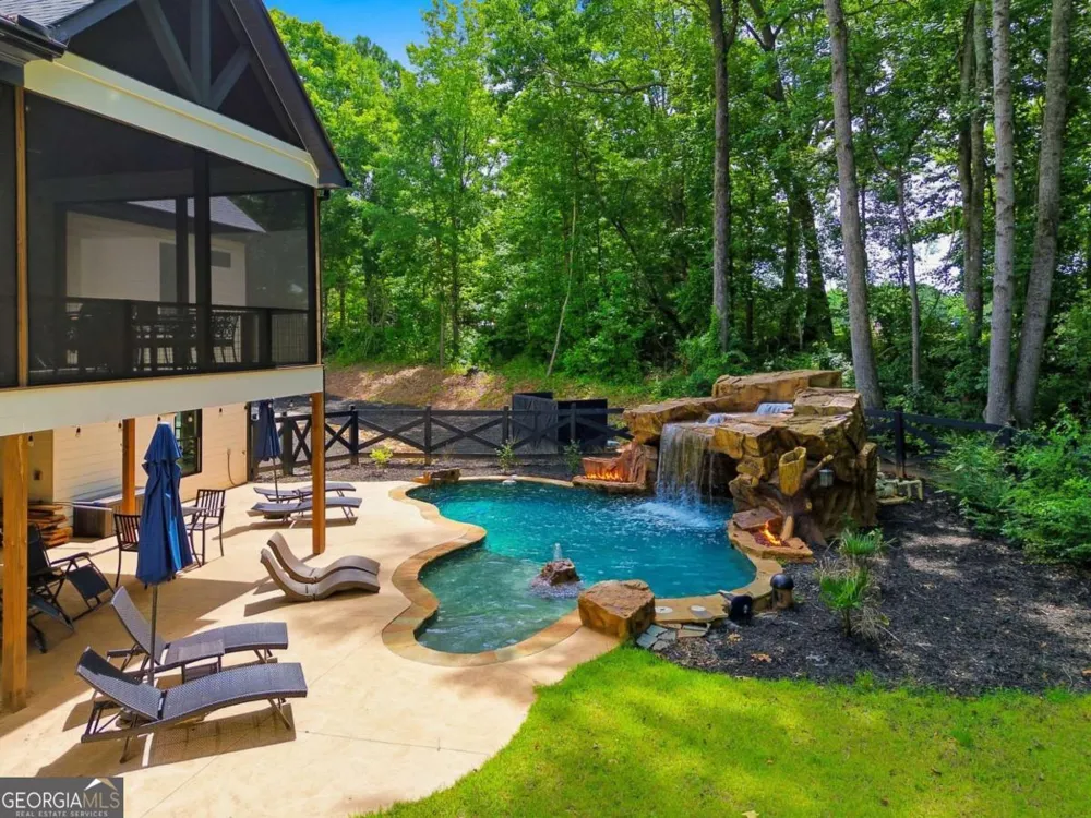 650 Avery RD Canton, GA 30115