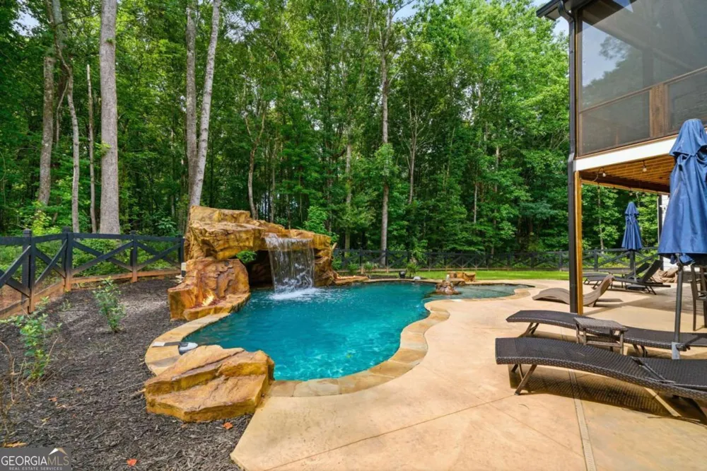 650 Avery RD Canton, GA 30115