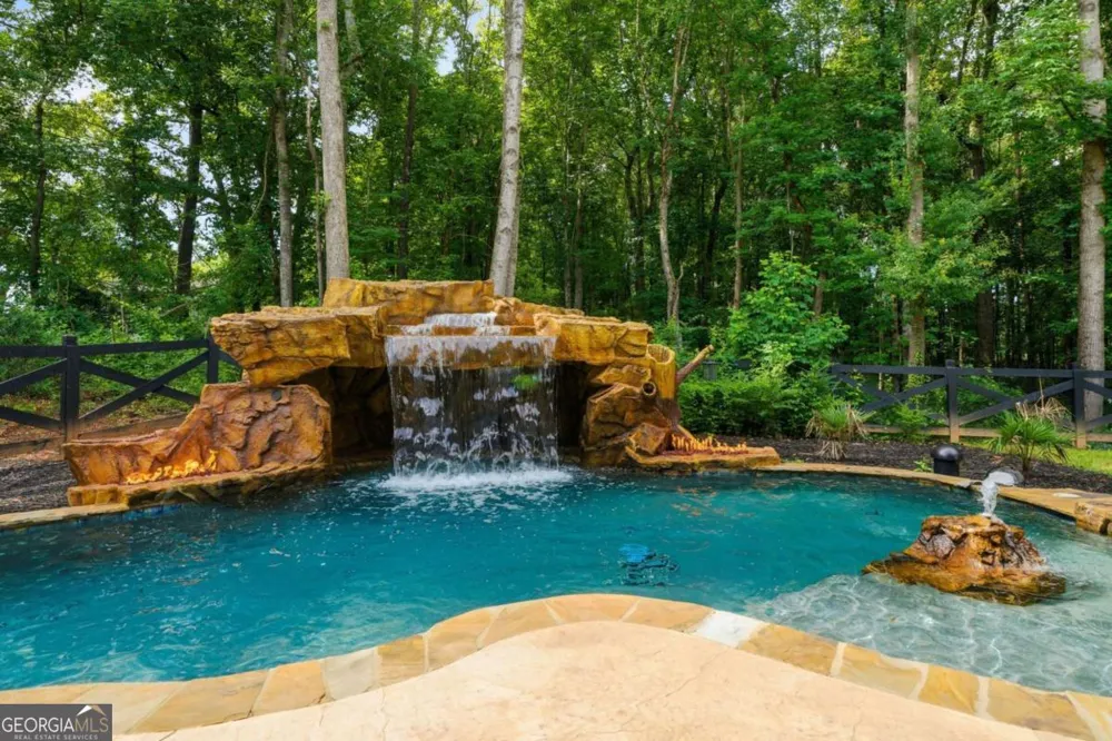 650 Avery RD Canton, GA 30115