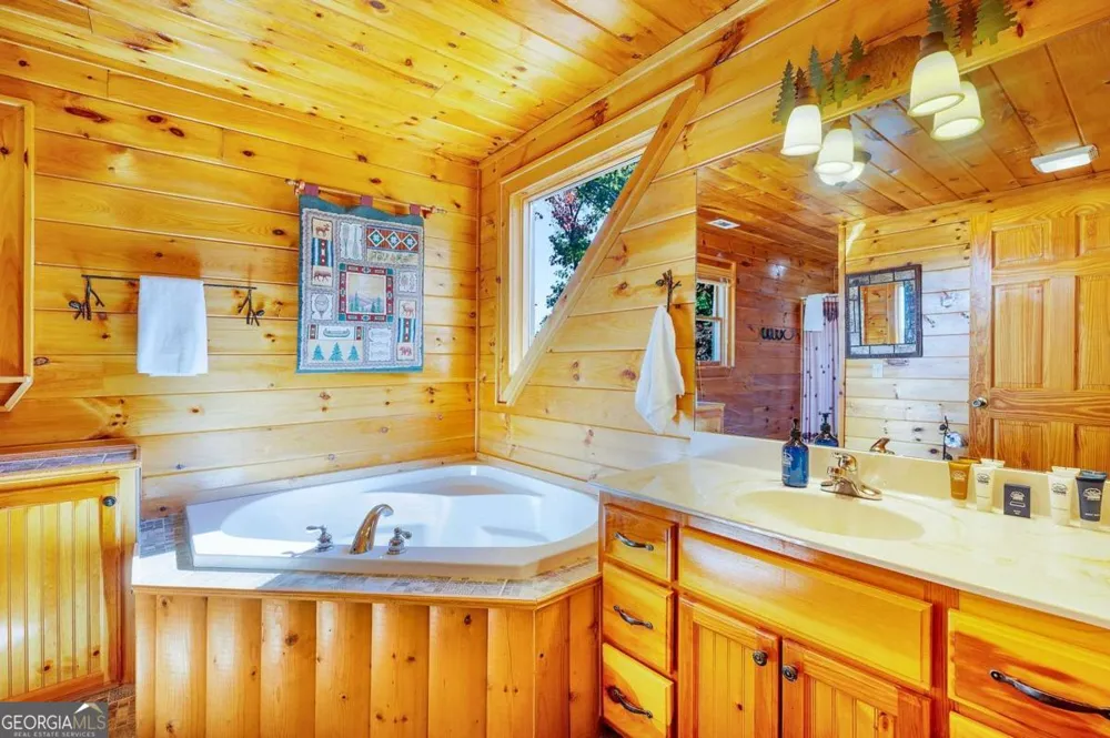 192 Oak Ridge WAY Morganton, GA 30560