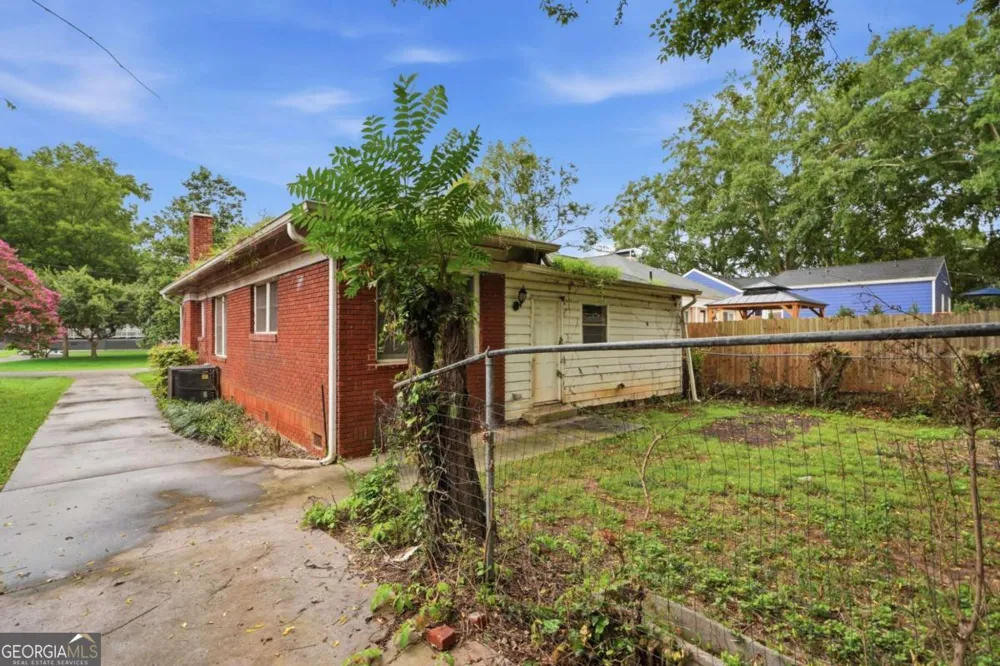 675 Holderness ST SW Atlanta, GA 30310