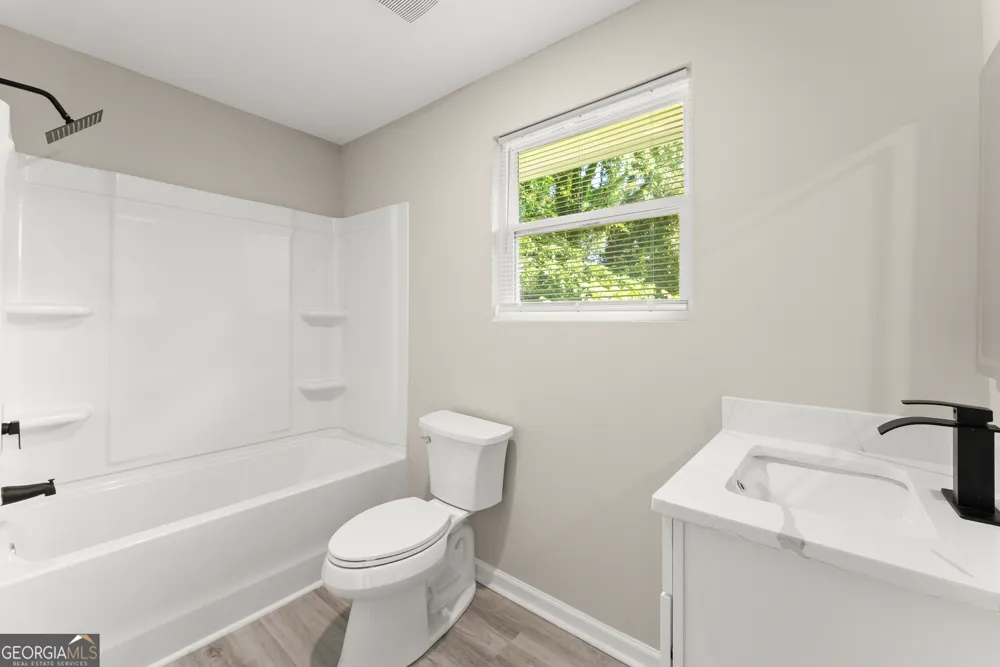 239 E Currahee ST Toccoa, GA 30577