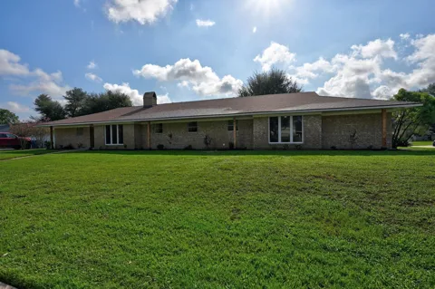 687 Bending Oaks Drive