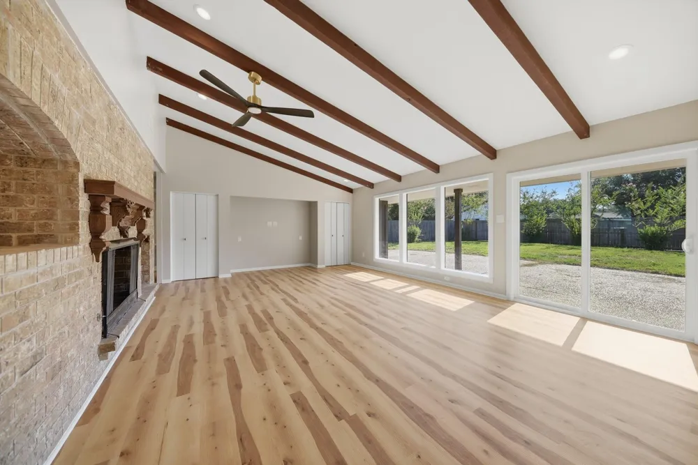 687 Bending Oaks Drive Bellville, TX 77418