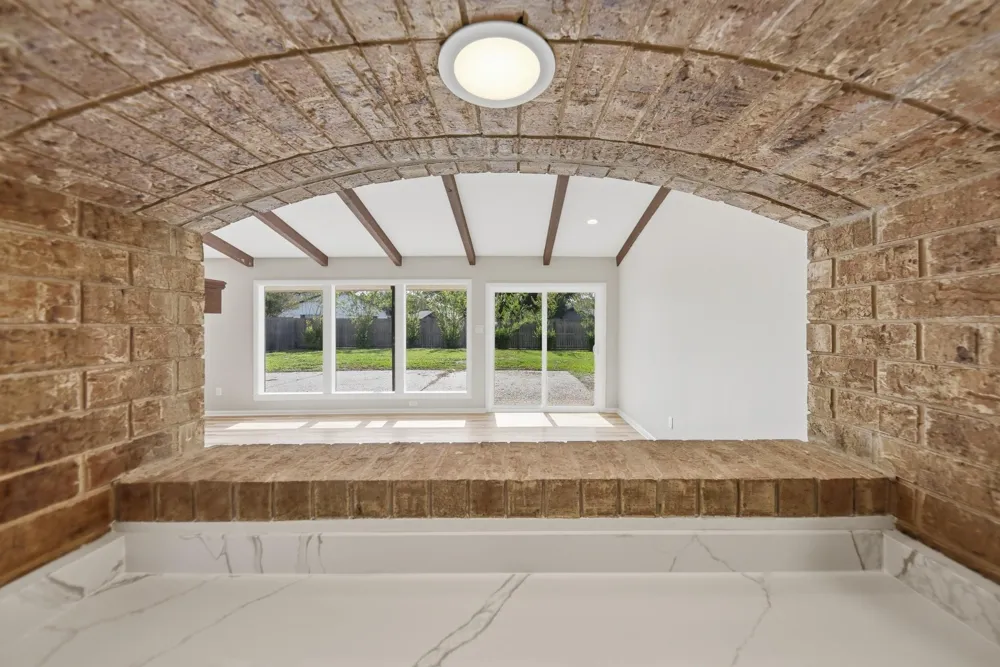 687 Bending Oaks Drive Bellville, TX 77418