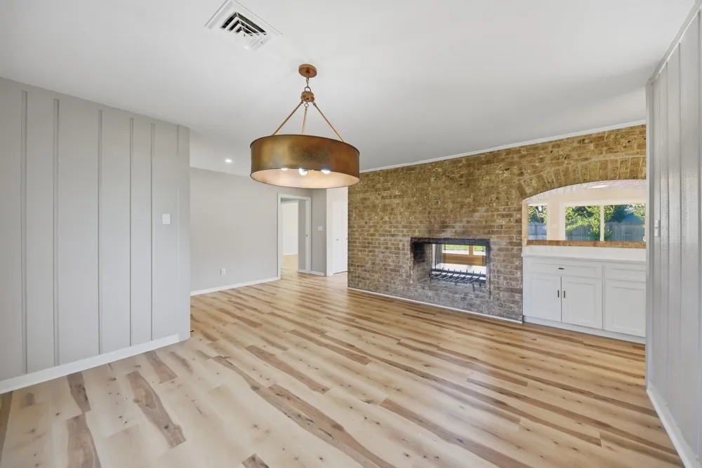 687 Bending Oaks Drive Bellville, TX 77418