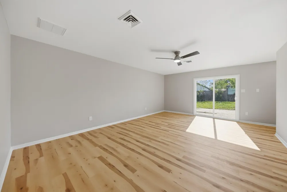 687 Bending Oaks Drive Bellville, TX 77418
