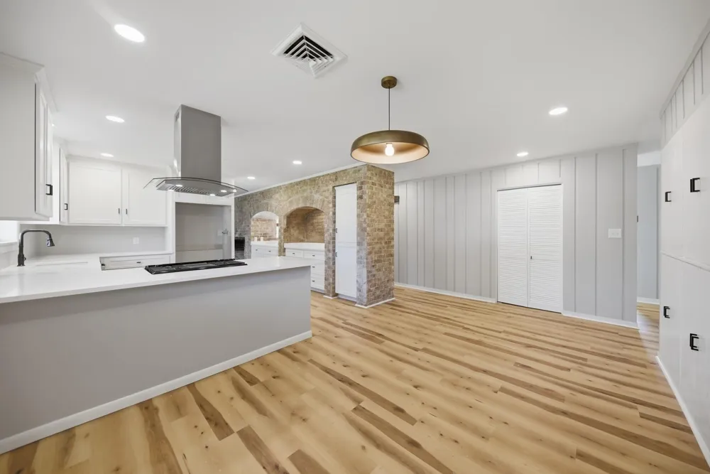 687 Bending Oaks Drive Bellville, TX 77418