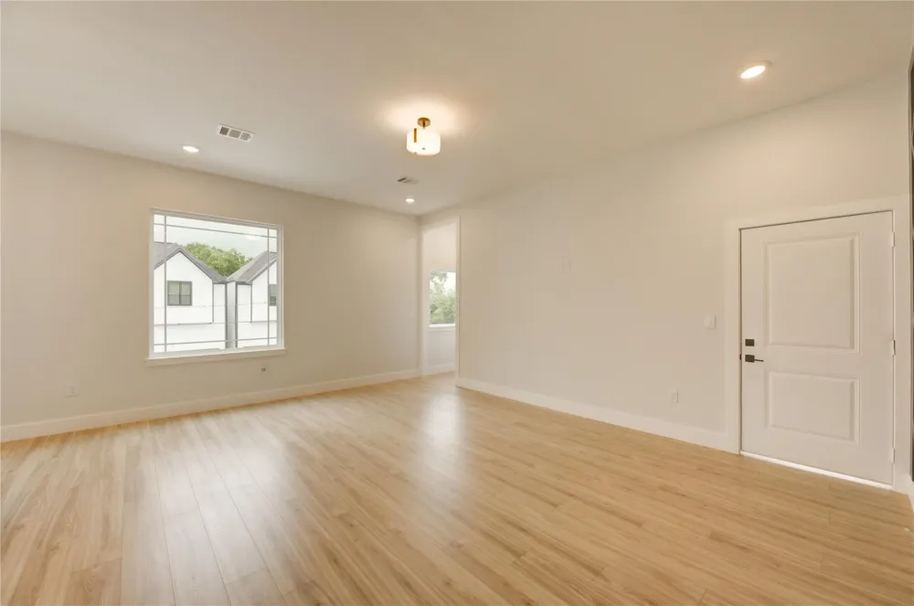 811 E 39th Street #B Houston, TX 77022