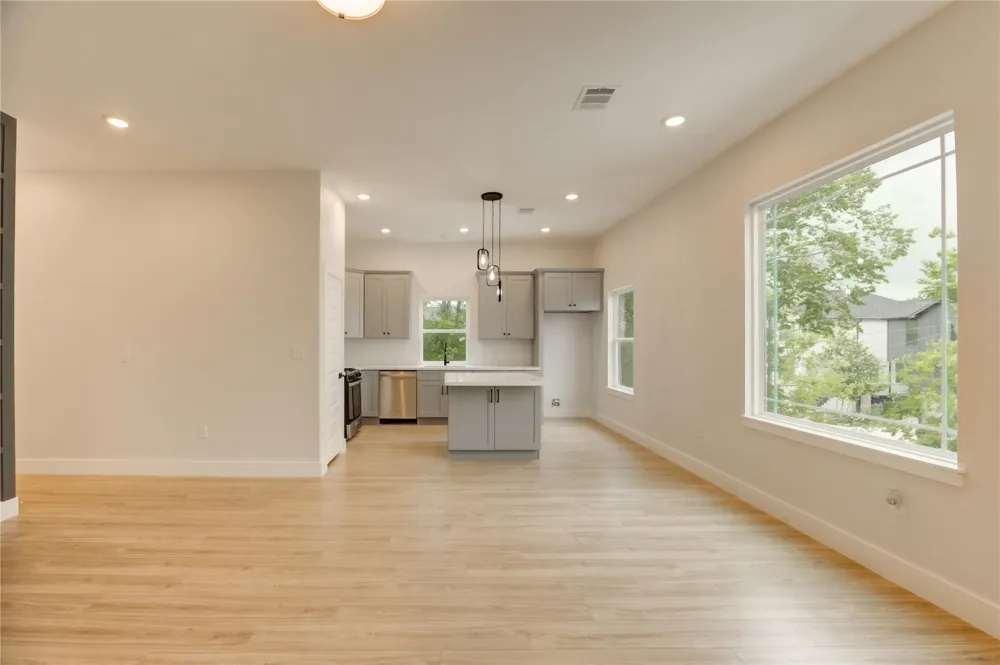 811 E 39th Street #B Houston, TX 77022