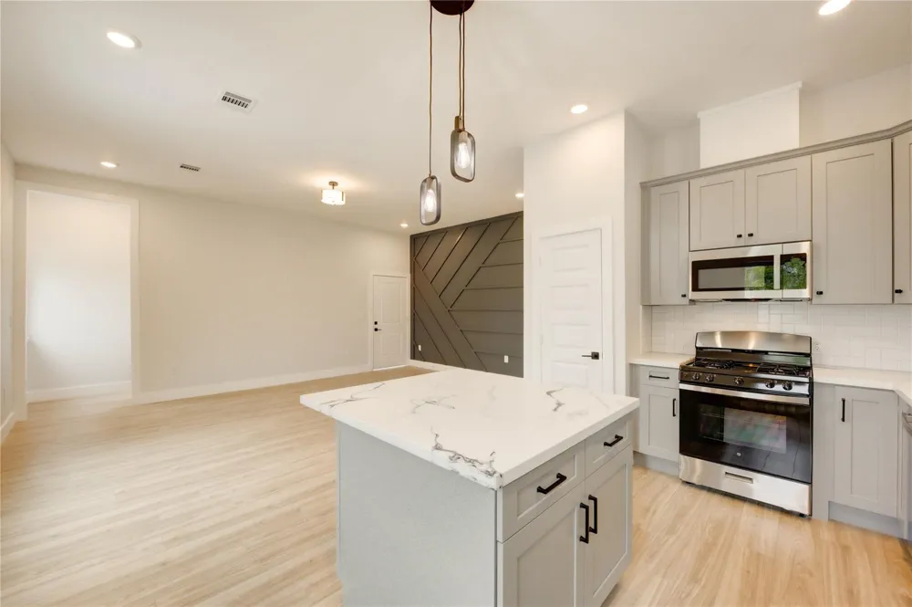 811 E 39th Street #B Houston, TX 77022