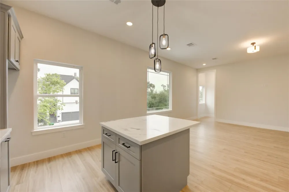811 E 39th Street #B Houston, TX 77022