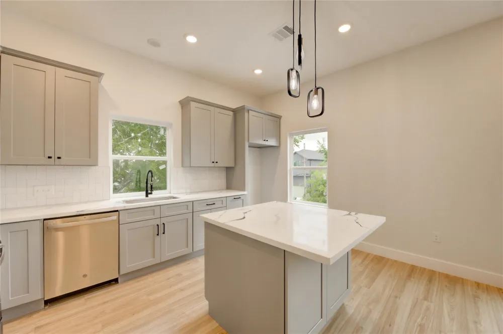 811 E 39th Street #B Houston, TX 77022