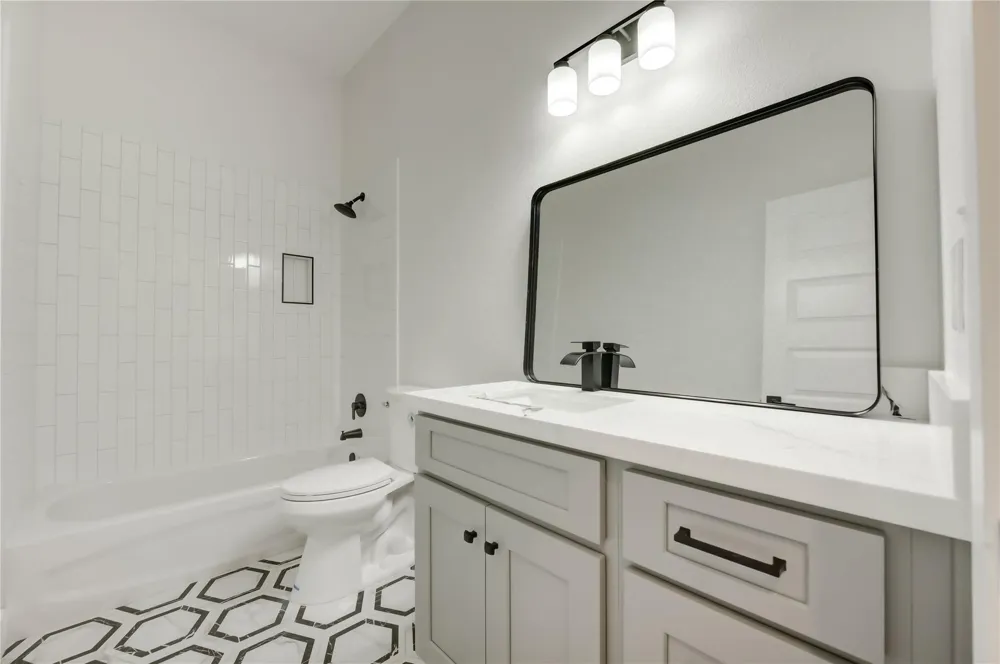 811 E 39th Street #B Houston, TX 77022