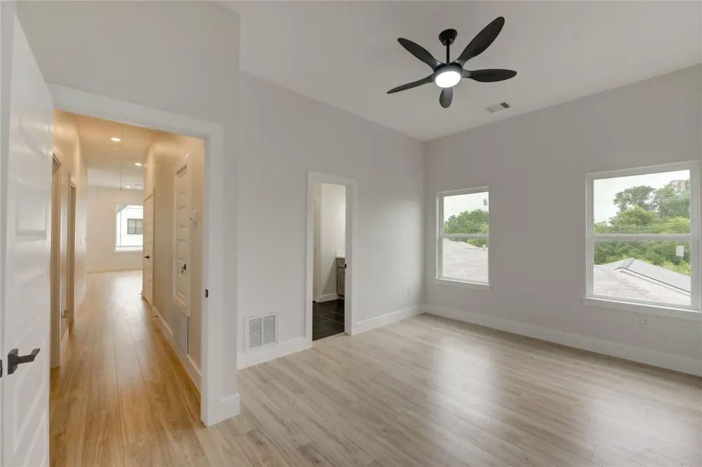 811 E 39th Street #B Houston, TX 77022