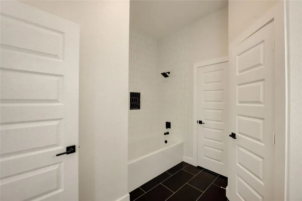 811 E 39th Street #B Houston, TX 77022