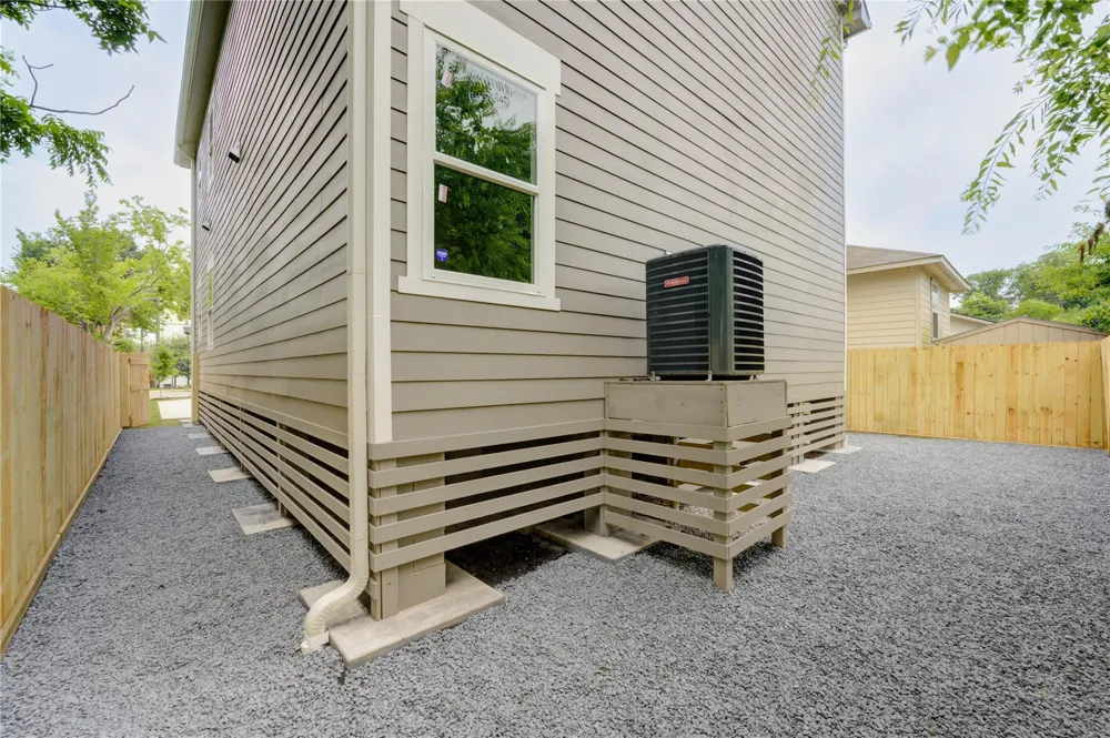 811 E 39th Street #B Houston, TX 77022
