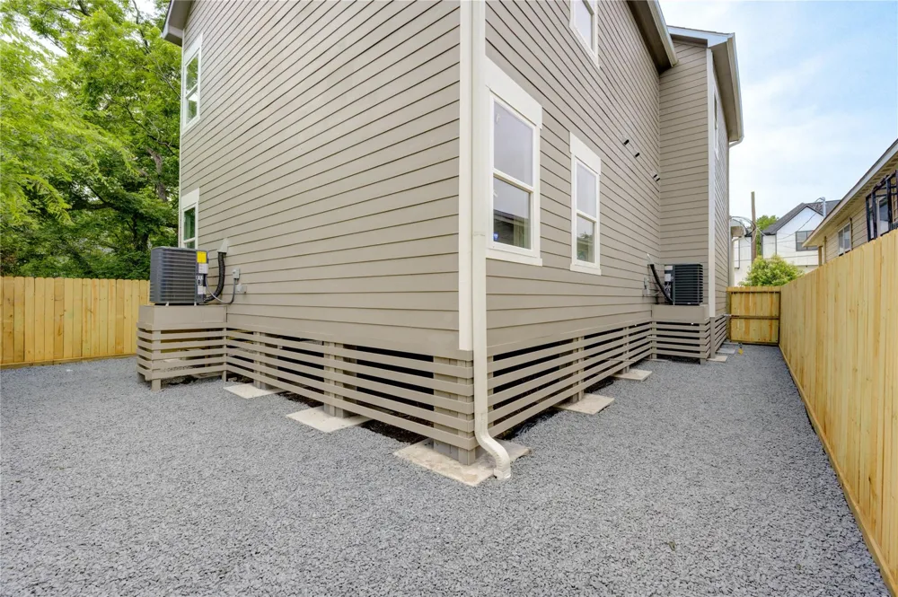 811 E 39th Street #B Houston, TX 77022