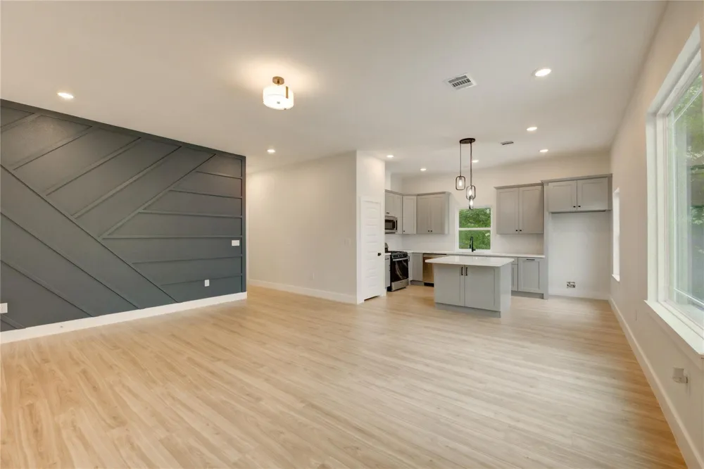 811 E 39th Street #B Houston, TX 77022