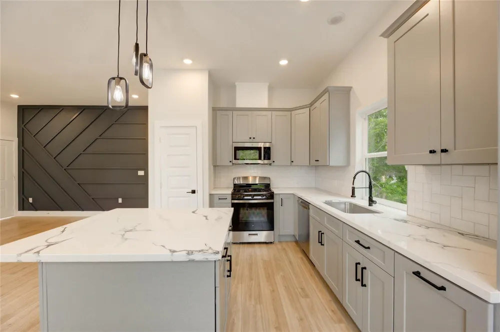 811 E 39th Street #B Houston, TX 77022