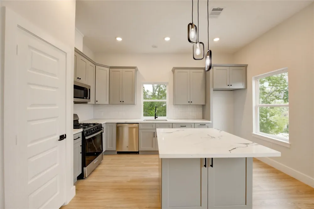 811 E 39th Street #B Houston, TX 77022