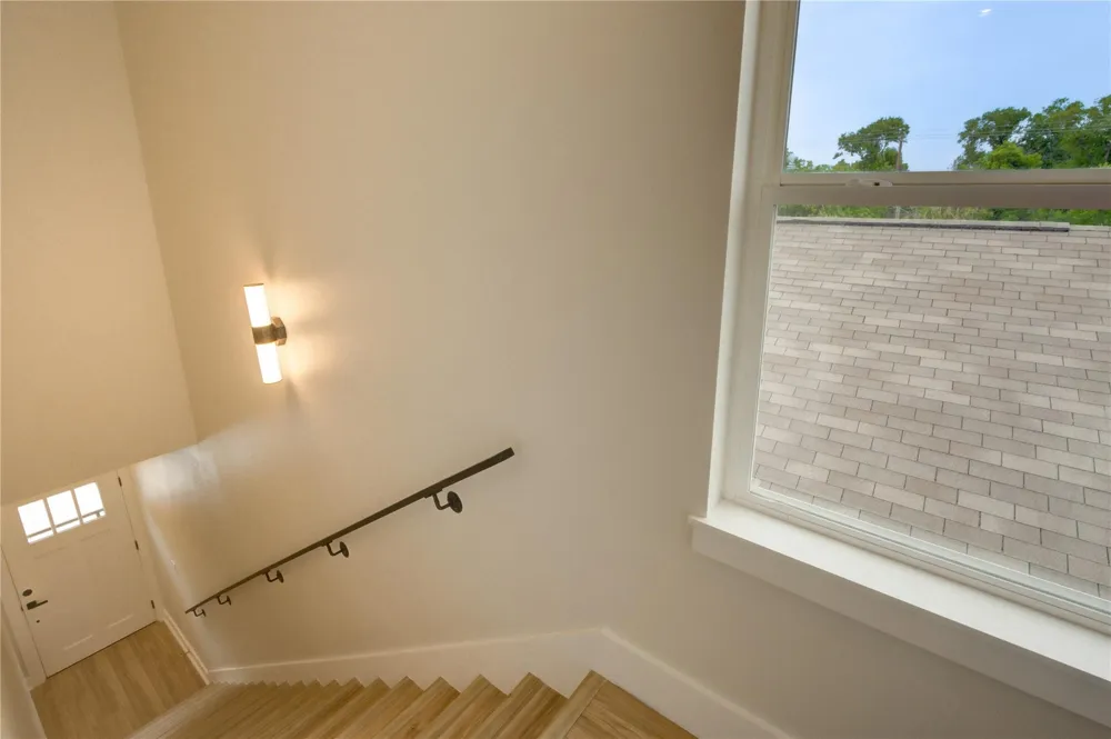 811 E 39th Street #B Houston, TX 77022