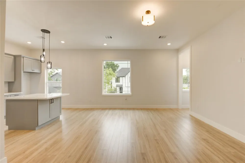 811 E 39th Street #B Houston, TX 77022