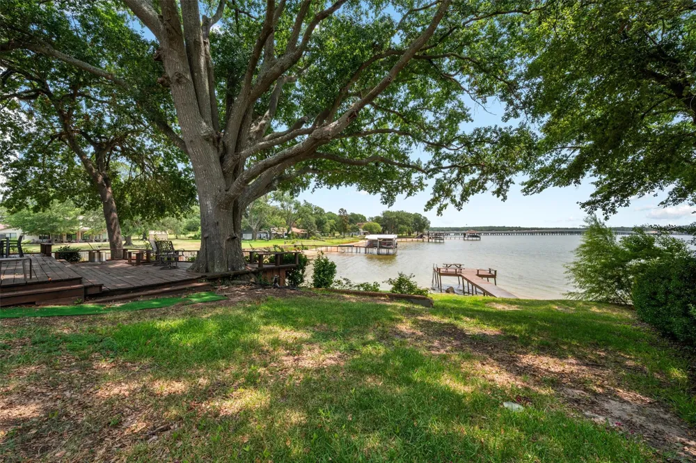 211 Lake Front Drive Mabank, TX 75156