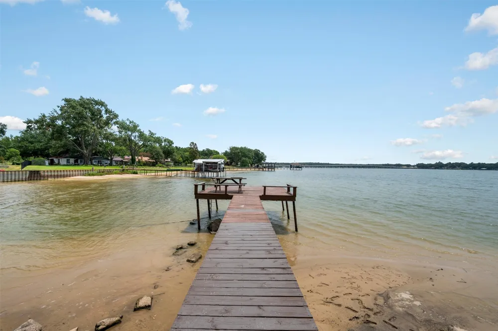 211 Lake Front Drive Mabank, TX 75156