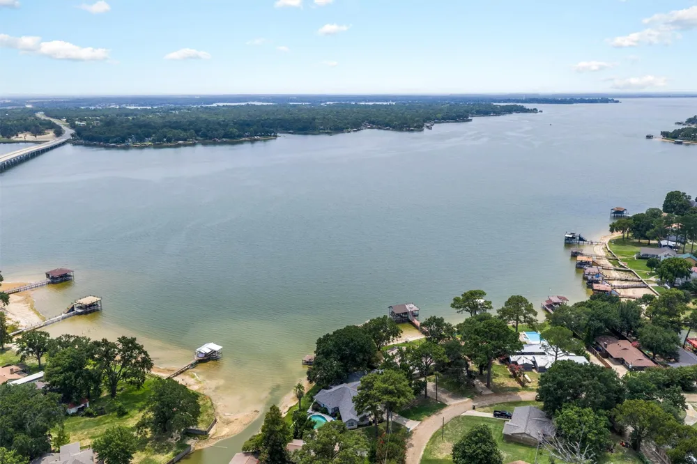 211 Lake Front Drive Mabank, TX 75156