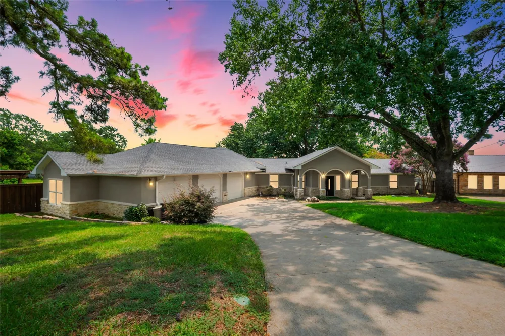 211 Lake Front Drive Mabank, TX 75156
