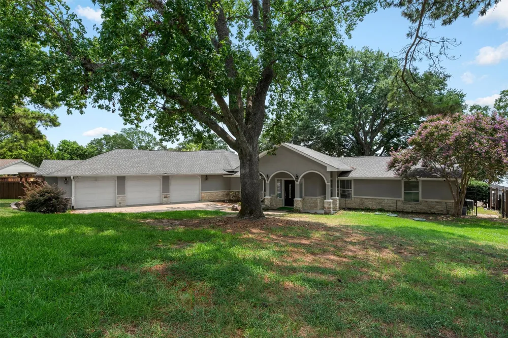 211 Lake Front Drive Mabank, TX 75156