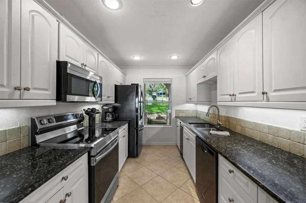 211 Lake Front Drive Mabank, TX 75156