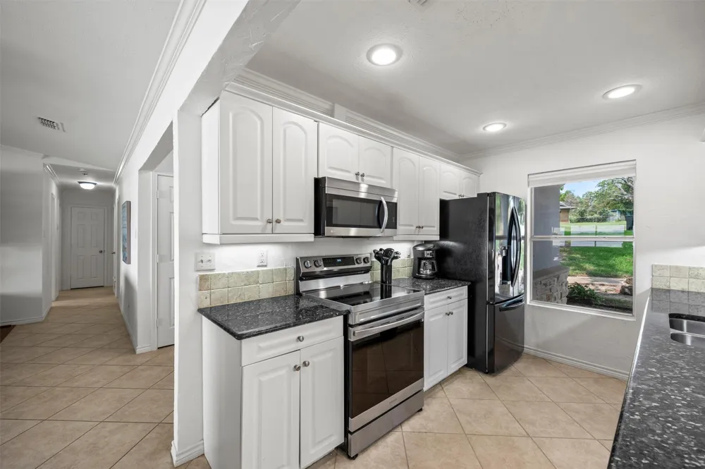 211 Lake Front Drive Mabank, TX 75156