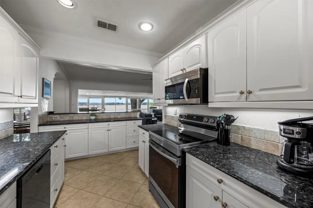 211 Lake Front Drive Mabank, TX 75156