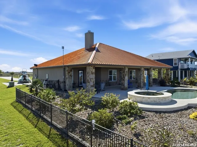 125 DOCKSIDE DR Rockport, TX 78382
